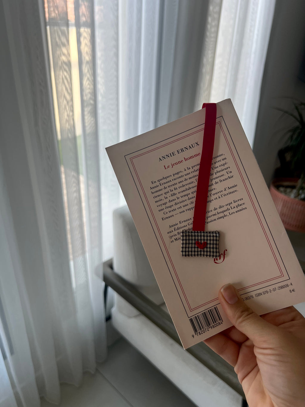 Marque page brodé Red Flag