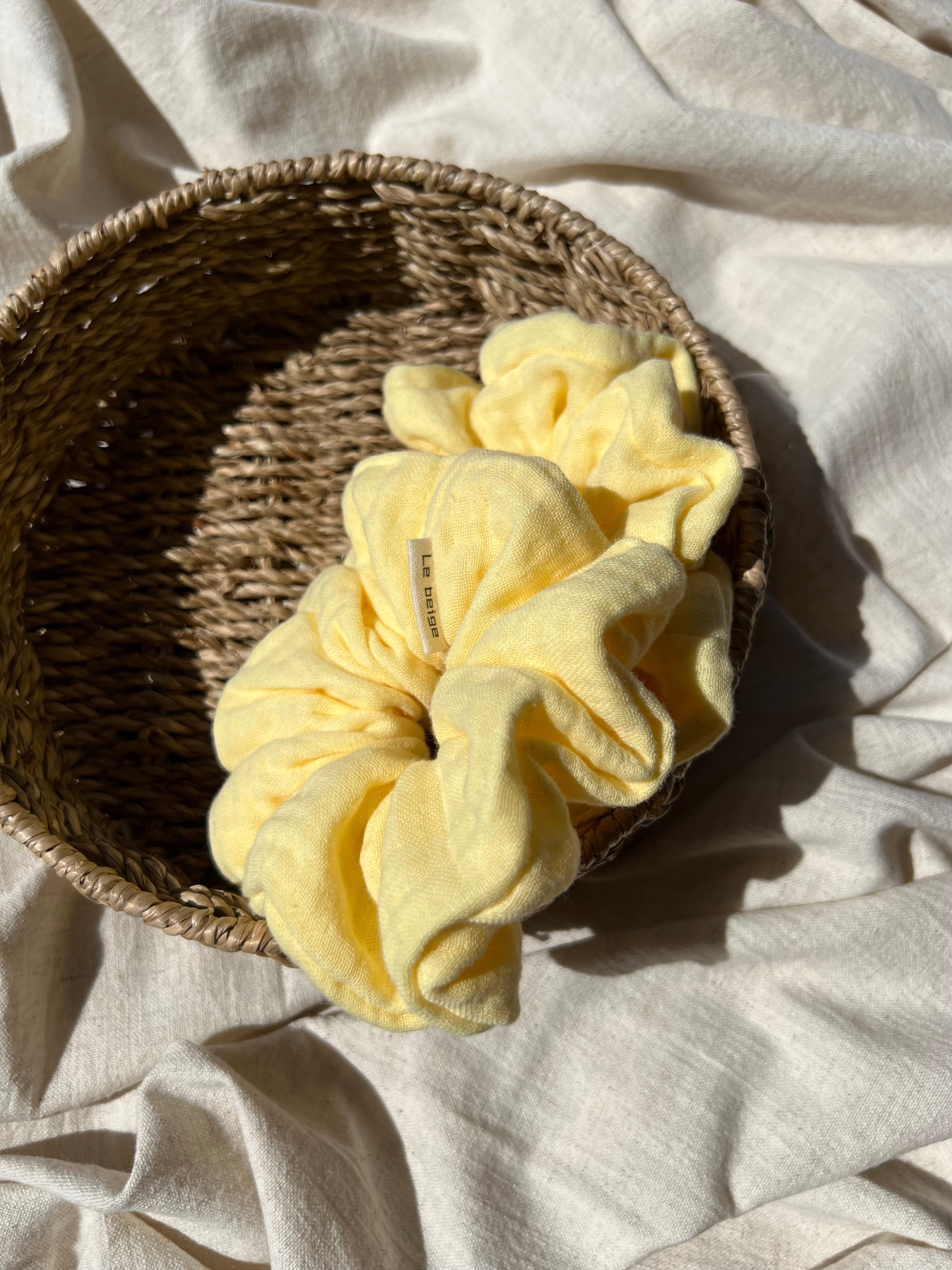 Sun | Chouchou XL en Double Gaze de Coton Jaune – Scrunchie Oversize Doux & Bohème