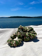Jungle | Chouchou XL Fleuri Vert – Scrunchie Oversize Bohème & Tendance