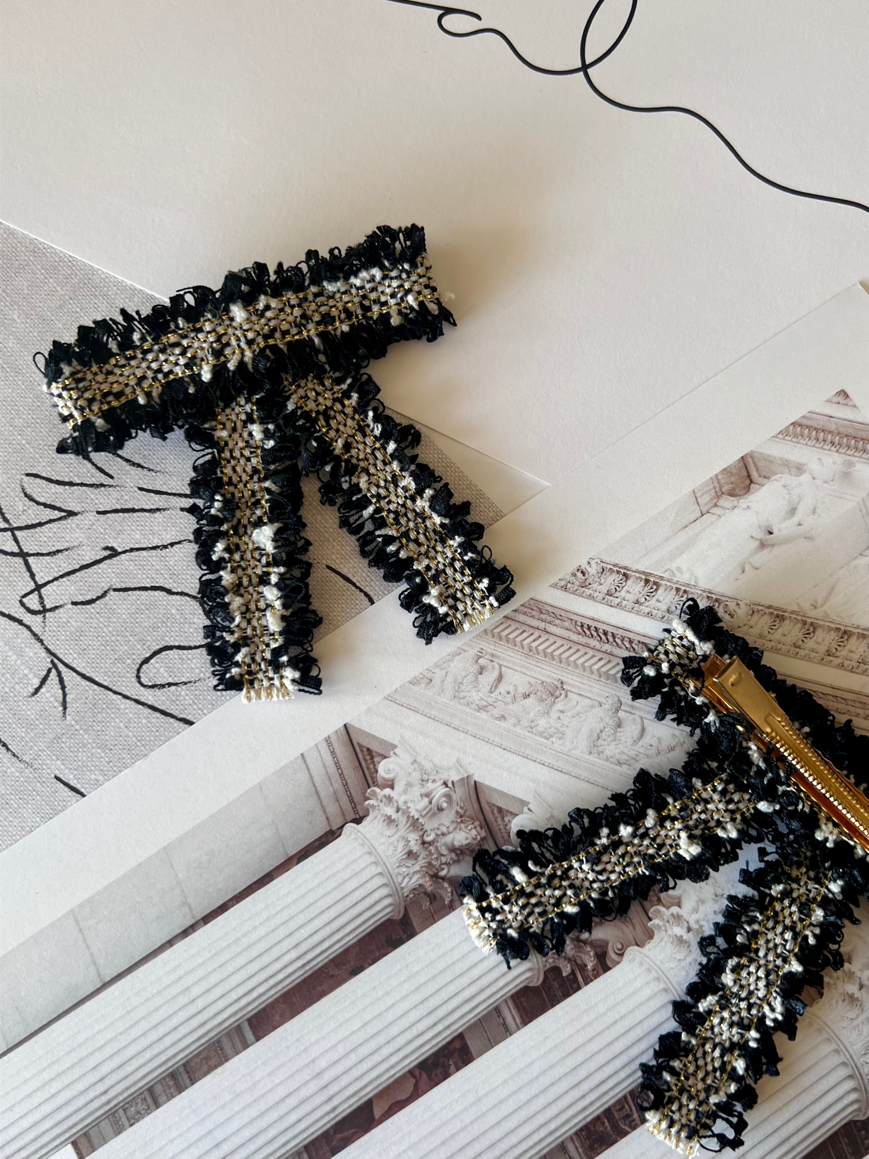 La petite barrette noire