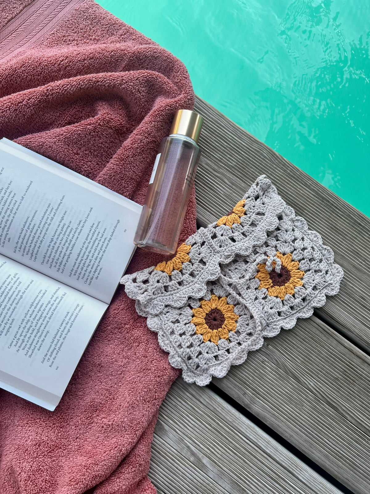 Housse de livre au crochet Tournesol Bohème.